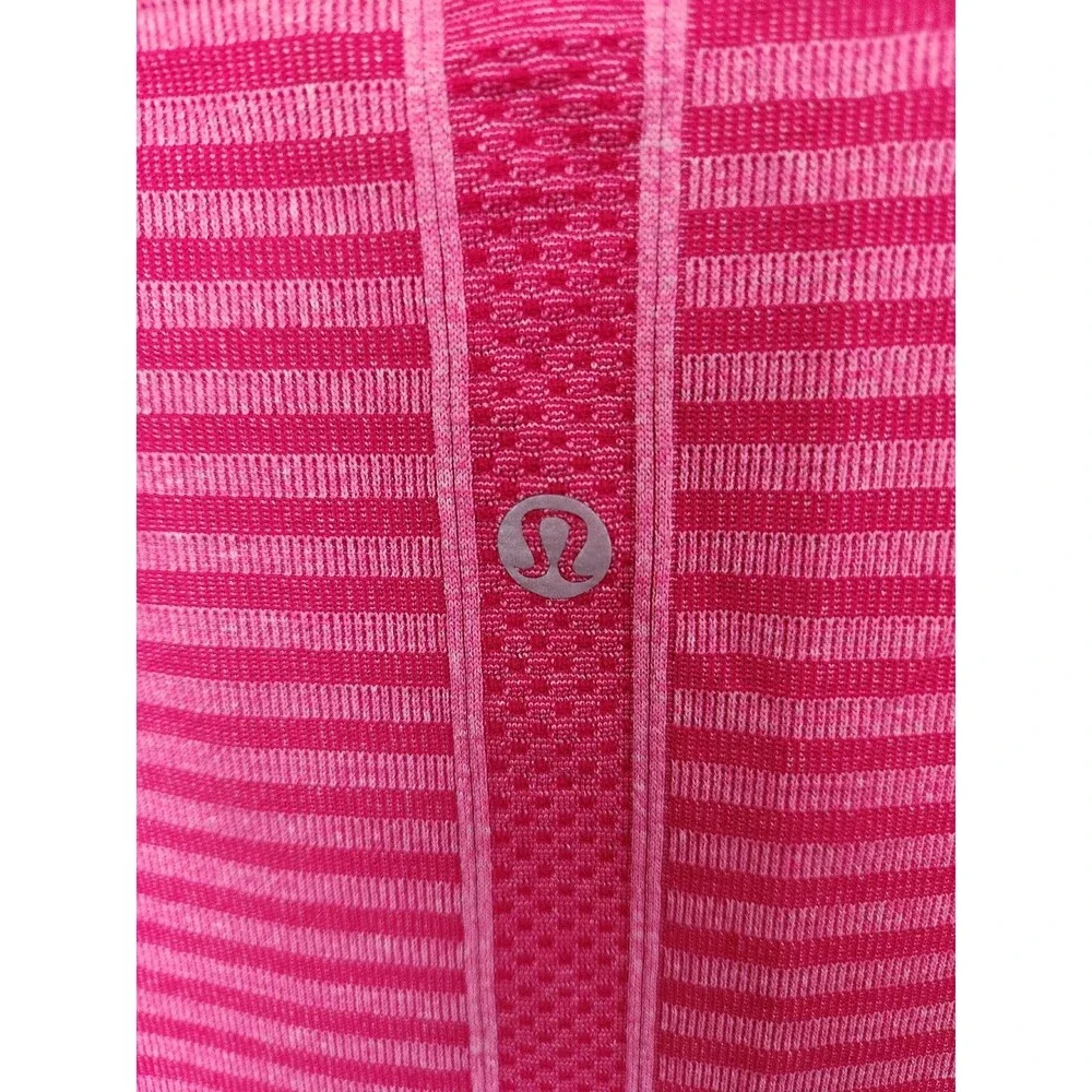 Lululemon Swiftly Tech Shortsleeve Crew Shirt in Heathered Berry Rumble Stripe M